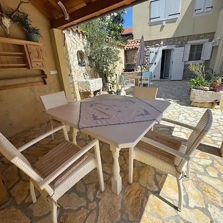 Mediterranes Ferienhaus M. Terrasse Veli Losinj Exterior photo